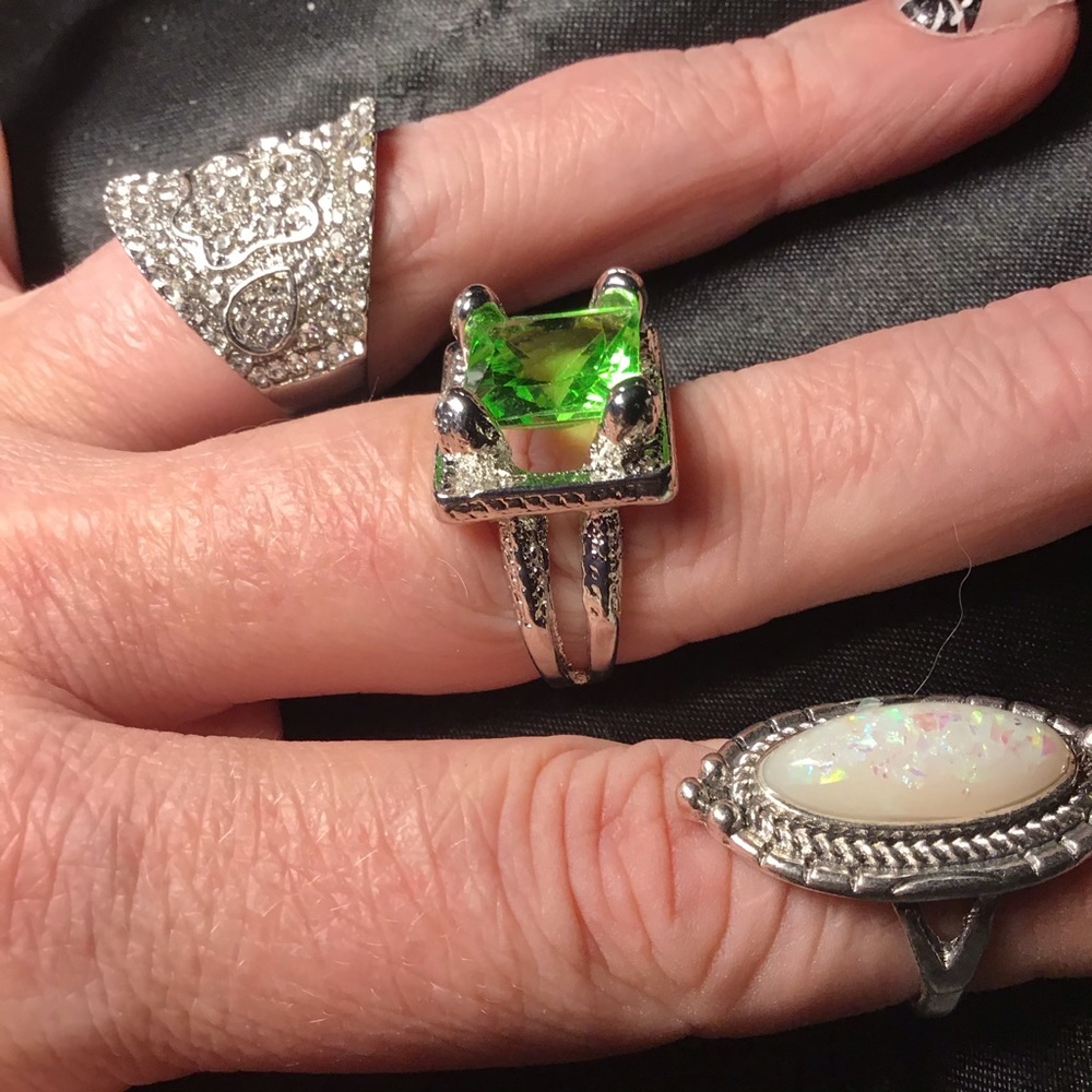 Vu “ Zoul Rings “